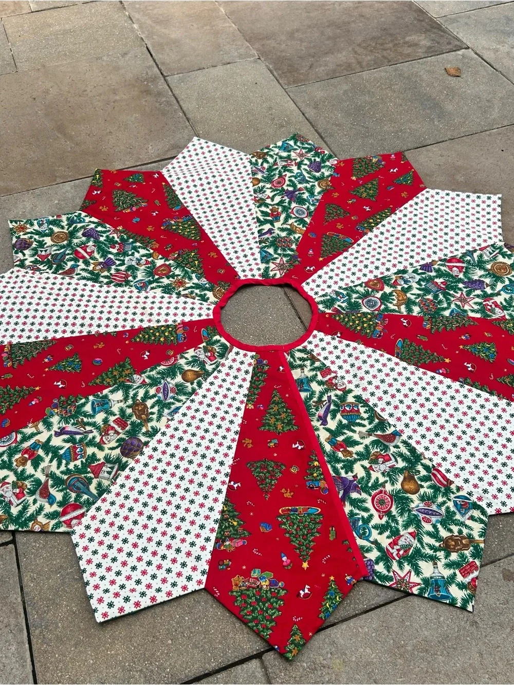 VTG Handmade Christmas Tree Skirt 39”